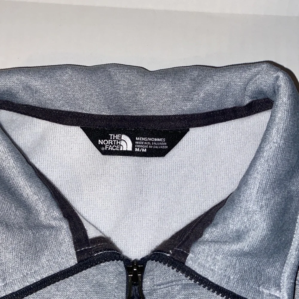 The North Face Men’s Medium Half Zip Long Sleeve Pullover Sweatshirt Jacket